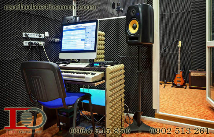 Tại sao mút tiêu âm được sử dụng trong Studio?